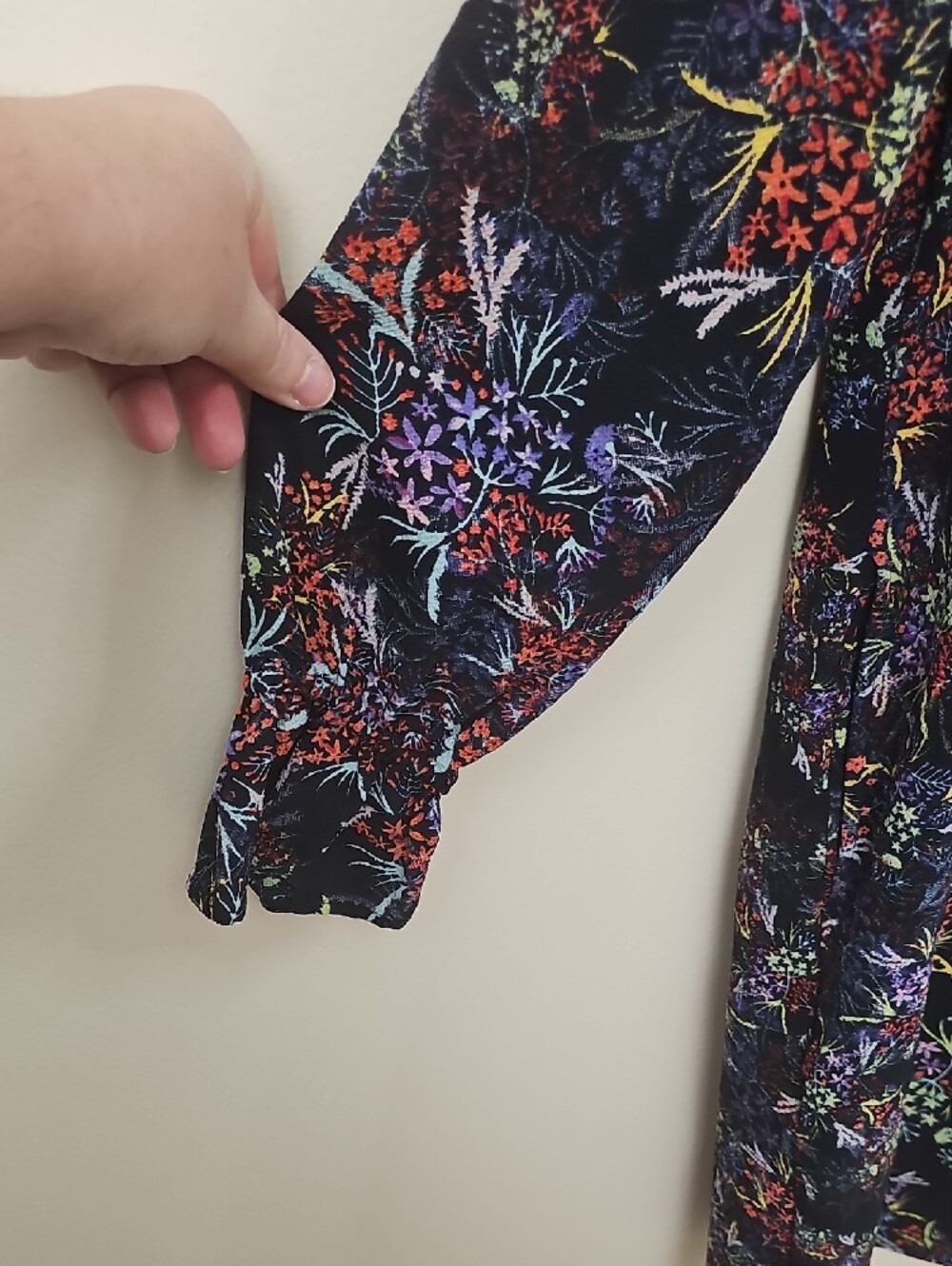 H&M Floral Ruffle V-Neck Mini Dress Size 10 Navy Multicolor Long Sleeve - Picture 4 of 5
